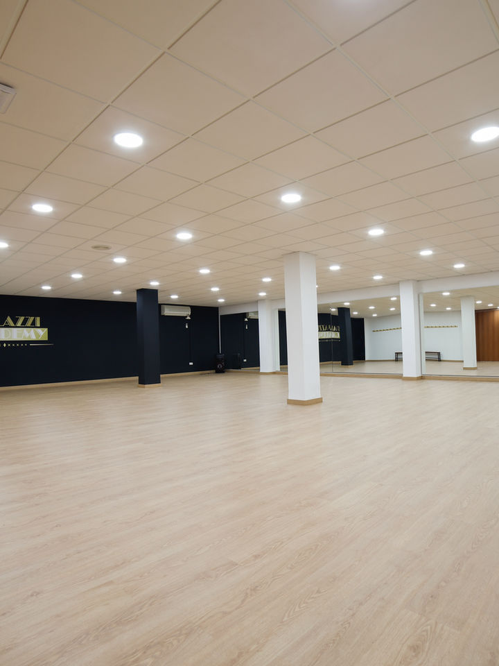 Clase de baile en marcha en la academia